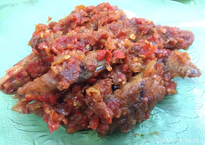 Tongkol balado pedas asam