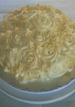 A picture of Sam's Cream Cheese Buttercream Frosting.
