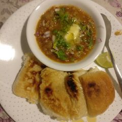 A picture of Mumbai pav bhaji.