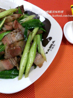 蒜苗炒鹹豬肉(輕鬆快速上菜) 的食譜成品照片