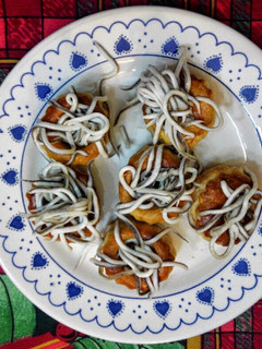 Una foto de Volovanes de gulas al ajillo