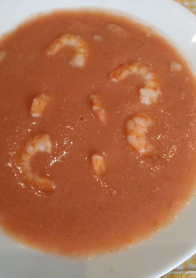Una foto de Sopa fría de alubias blancas y gambones (frescos o cocidos)