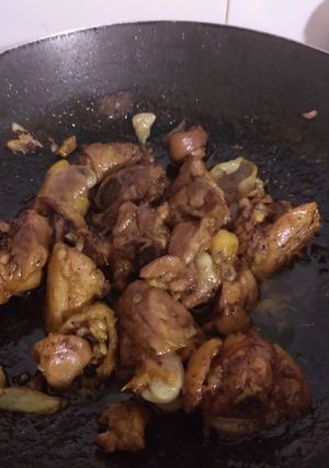 Hình của món Gà kho coca.