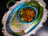 कांद्याची पात पिठ पेरून (kandyachi pat pith perun recipe in marathi)