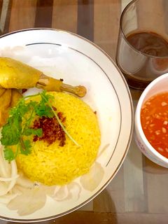 Hình của món Cơm đùi gà.