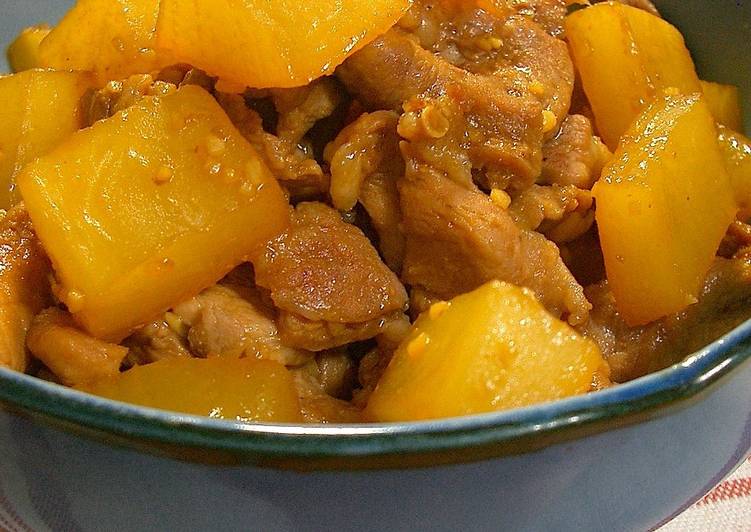 Recipe of Speedy Stewed in the Microwave Daikon Radish and Pork Rich Stir-Fry