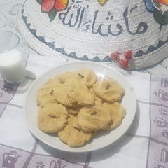 A picture of 3 spice ginger cookies.