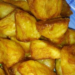 A picture of Crispy fried potatoes.