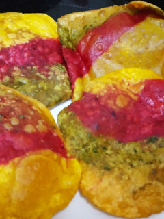 தக்காளி கேரட் பீட்ரூட் புதினா பூரி (Thakkaali carrot beetroot pudina poori recipe in tamil) செய்முறை முக்கிய புகைப்படம்