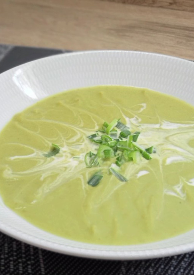 Una foto de Crema de guisantes y brócoli