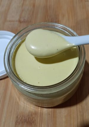 Una foto de Mayonesa de ajo 🧄 y un toque de mostaza