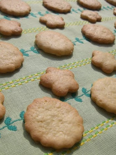 A picture of Crunchy Cookies with 10 g of Butter!.