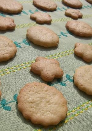 A picture of Crunchy Cookies with 10 g of Butter!.