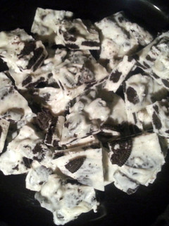 A picture of Oreo Bark.
