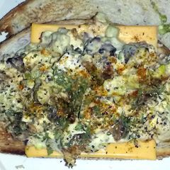 A picture of Bacon and egg salad.