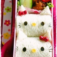 A picture of Hello Kitty Sandwich Bento.
