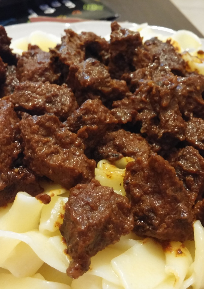 A picture of Easy beef stroganoff.