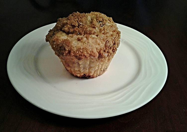 Recipe of Appetizing Mixed Berry White Chocolate Chip Streusel  Muffins