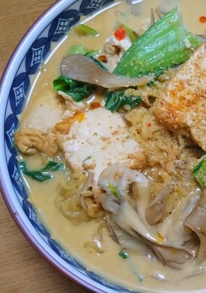 A picture of VEGAN | Creamy Spicy Ramen.