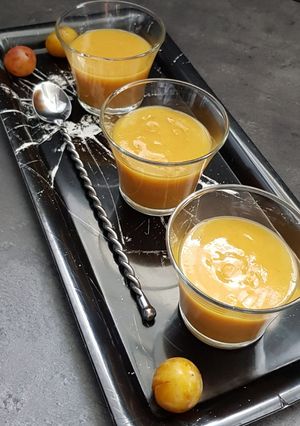 Une photo de Compote pêches jaunes et mirabelles