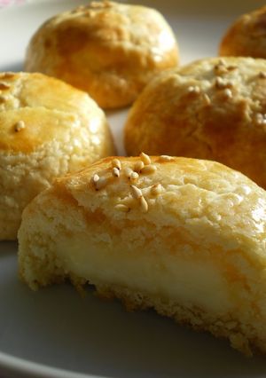 A picture of Cheese Mantou Buns.