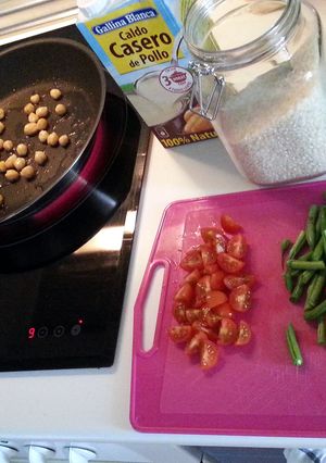 A picture of quick vegetable paella.