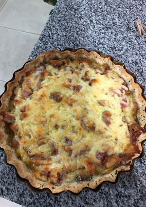 Una foto de Tarta de pollo, jamón y queso
