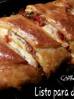 Una foto de Empanada de hojaldre, con atún y mozzarela