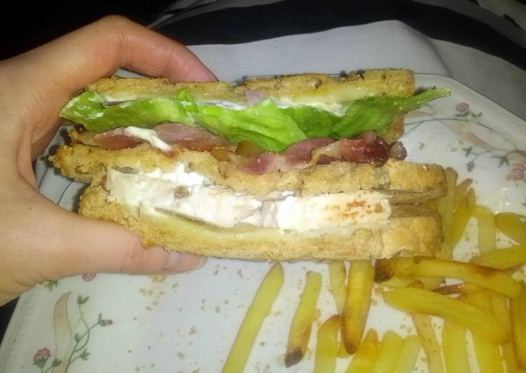 How to Prepare Homemade Club Sandwich