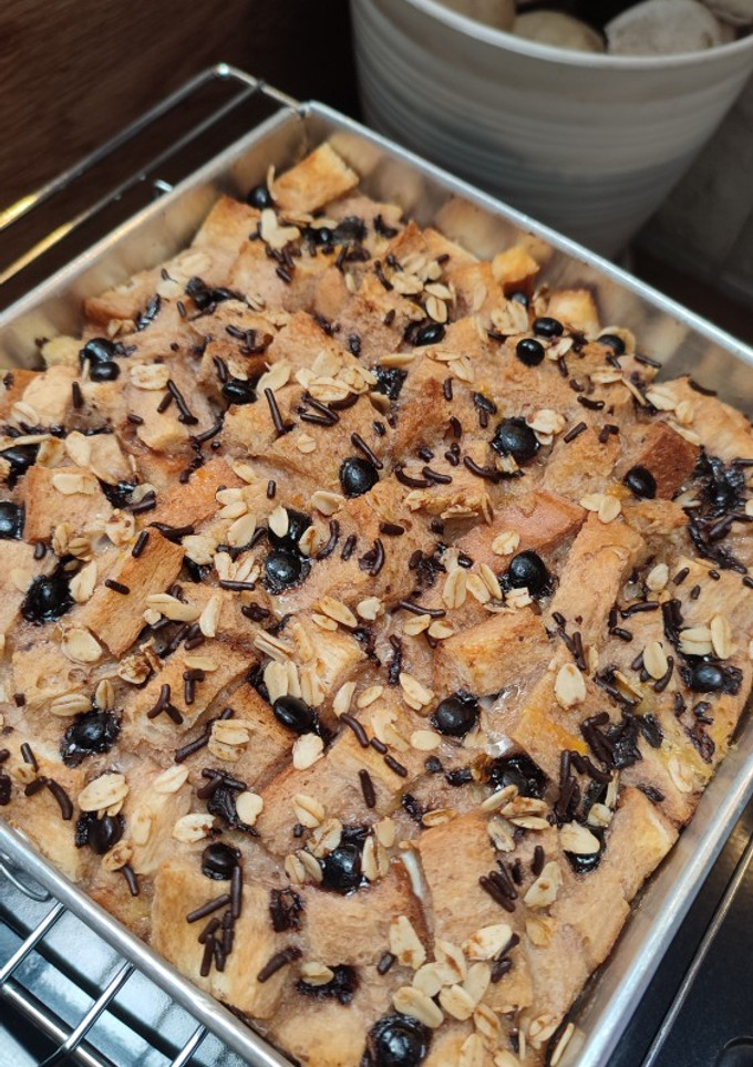 Foto resep Pudding Roti Tawar Cokelat Granola Panggang