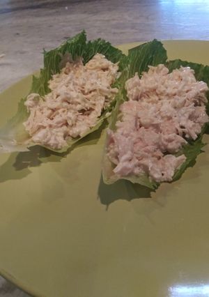 A picture of Chicken salad romaine wraps.