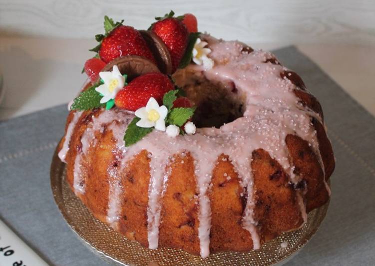 Torta alla ricotta, fragole e cioccolato