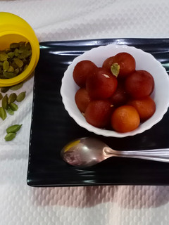 ગુલાબ જાંબુ (Gulab Jamun Recipe In Gujarati) રેસીપી મુખ્ય ફોટો