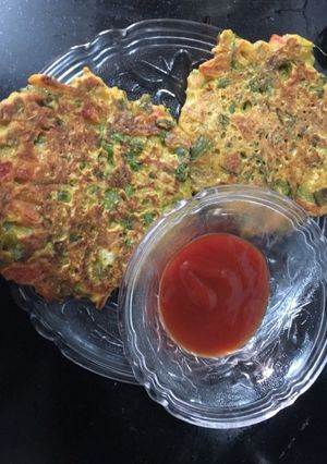 A picture of Potato Pancake with Veggies.