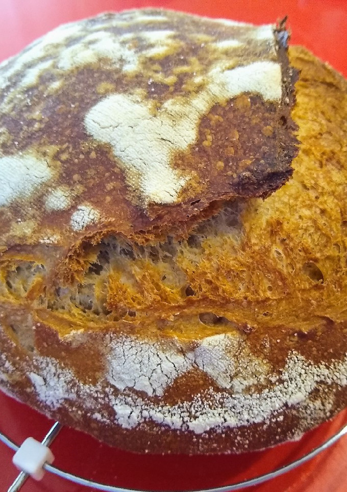 Una foto de Hogaza morena de masa madre