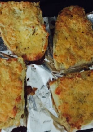 A picture of Cheesy Garlic Bread.