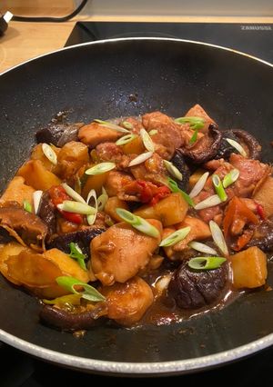 A picture of Braised Chicken with Shiitake Mushrooms and Potatoes.