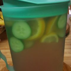 A picture of Detox Water.
