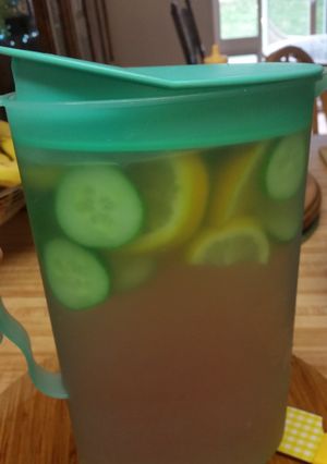 A picture of Detox Water.