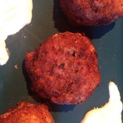 A picture of Bitterballs (Bitterballen/Dutch Meatballs).