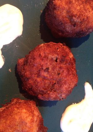 A picture of Bitterballs (Bitterballen/Dutch Meatballs).