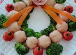 A picture of Cream Cheese and Potatoes Wrapped in Cured Ham Christmas Wreath.