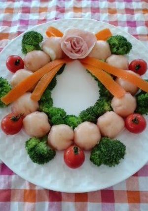 A picture of Cream Cheese and Potatoes Wrapped in Cured Ham Christmas Wreath.