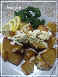 A picture of Deep-fried Potatoes with Mayonnaise and Ponzu Sauce.