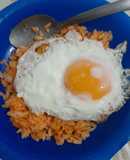 Arroz con huevo estrellado
