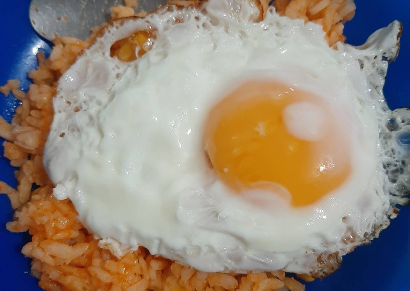 Arroz con huevo estrellado