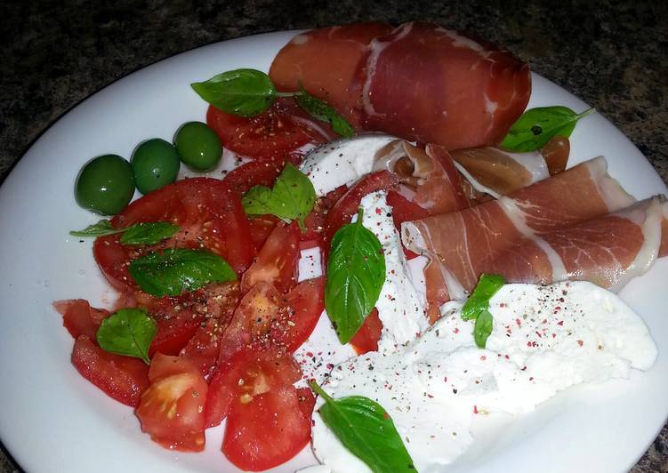 Caprese Salad w Sicilian Olives & Prosciutto