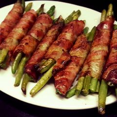 A picture of Bacon haricots rolls.