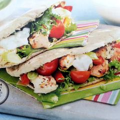 A picture of Greek style chicken pittas.