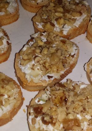 A picture of Goat cheese and walnut crostini.